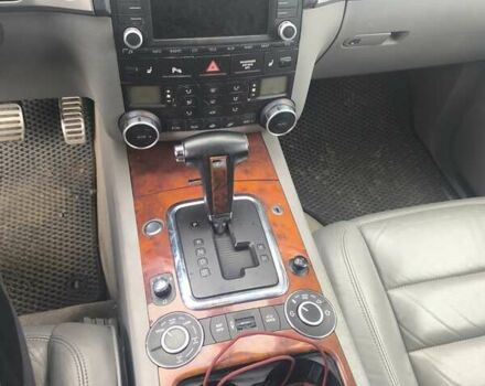 Чорний Фольксваген Туарег, об'ємом двигуна 4.9 л та пробігом 370 тис. км за 8700 $, фото 7 на Automoto.ua