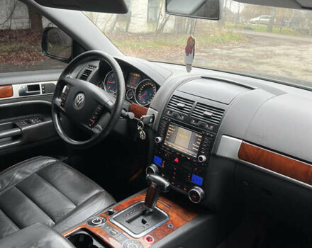 Черный Фольксваген Туарег, объемом двигателя 3 л и пробегом 325 тыс. км за 5900 $, фото 11 на Automoto.ua