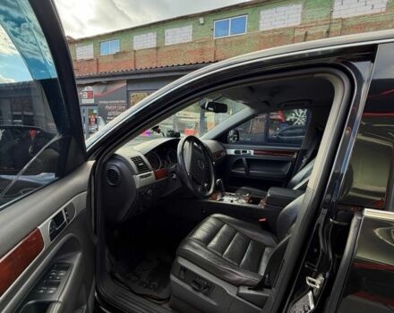 Черный Фольксваген Туарег, объемом двигателя 3.2 л и пробегом 320 тыс. км за 6600 $, фото 5 на Automoto.ua