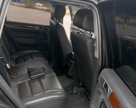 Черный Фольксваген Туарег, объемом двигателя 2.46 л и пробегом 288 тыс. км за 6800 $, фото 13 на Automoto.ua