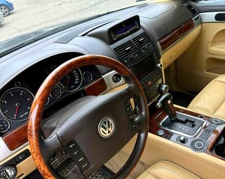 Чорний Фольксваген Туарег, об'ємом двигуна 5 л та пробігом 110 тис. км за 5000 $, фото 2 на Automoto.ua