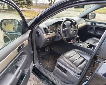 Черный Фольксваген Туарег, объемом двигателя 3 л и пробегом 300 тыс. км за 6500 $, фото 9 на Automoto.ua