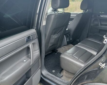 Черный Фольксваген Туарег, объемом двигателя 3 л и пробегом 408 тыс. км за 10500 $, фото 7 на Automoto.ua