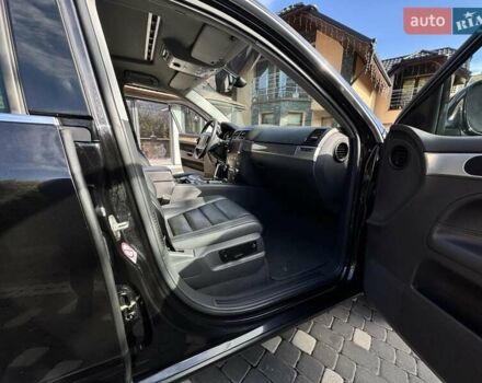 Черный Фольксваген Туарег, объемом двигателя 3 л и пробегом 187 тыс. км за 12000 $, фото 19 на Automoto.ua