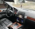 Чорний Фольксваген Туарег, об'ємом двигуна 3 л та пробігом 325 тис. км за 5999 $, фото 9 на Automoto.ua