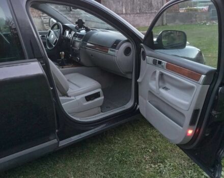 Черный Фольксваген Туарег, объемом двигателя 0 л и пробегом 281 тыс. км за 4500 $, фото 5 на Automoto.ua