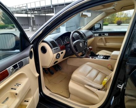 Черный Фольксваген Туарег, объемом двигателя 2.5 л и пробегом 245 тыс. км за 8000 $, фото 5 на Automoto.ua