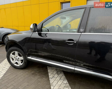 Черный Фольксваген Туарег, объемом двигателя 2.97 л и пробегом 329 тыс. км за 9500 $, фото 12 на Automoto.ua