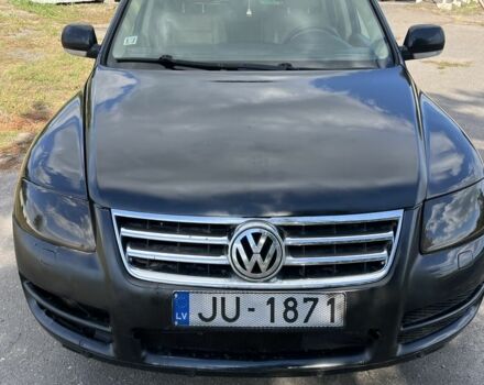 Черный Фольксваген Туарег, объемом двигателя 5 л и пробегом 320 тыс. км за 3600 $, фото 1 на Automoto.ua