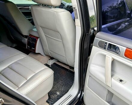 Черный Фольксваген Туарег, объемом двигателя 3.2 л и пробегом 303 тыс. км за 8950 $, фото 7 на Automoto.ua