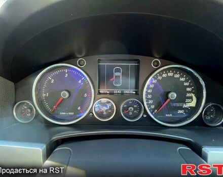 Черный Фольксваген Туарег, объемом двигателя 3 л и пробегом 200 тыс. км за 13000 $, фото 9 на Automoto.ua