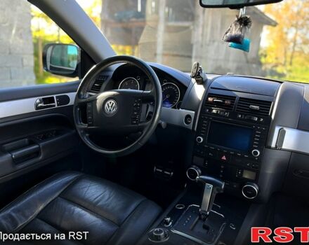 Черный Фольксваген Туарег, объемом двигателя 3 л и пробегом 200 тыс. км за 13000 $, фото 11 на Automoto.ua