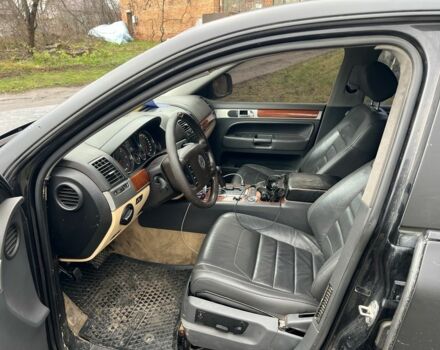 Черный Фольксваген Туарег, объемом двигателя 3 л и пробегом 496 тыс. км за 4250 $, фото 8 на Automoto.ua