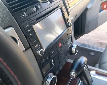 Черный Фольксваген Туарег, объемом двигателя 2.46 л и пробегом 245 тыс. км за 8500 $, фото 1 на Automoto.ua