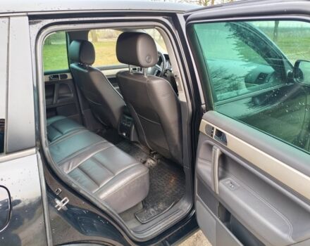 Черный Фольксваген Туарег, объемом двигателя 3 л и пробегом 300 тыс. км за 6500 $, фото 12 на Automoto.ua