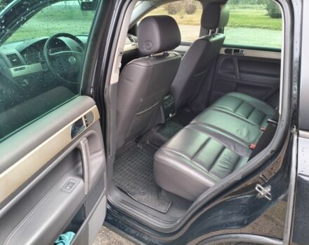 Черный Фольксваген Туарег, объемом двигателя 3 л и пробегом 300 тыс. км за 6500 $, фото 11 на Automoto.ua