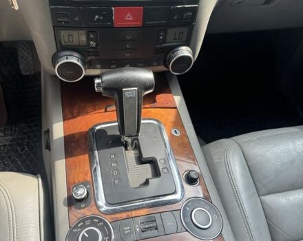 Черный Фольксваген Туарег, объемом двигателя 3.2 л и пробегом 290 тыс. км за 7700 $, фото 7 на Automoto.ua