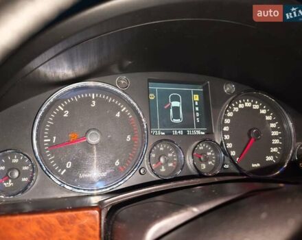 Чорний Фольксваген Туарег, об'ємом двигуна 3 л та пробігом 311 тис. км за 8600 $, фото 6 на Automoto.ua