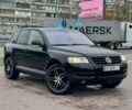 Черный Фольксваген Туарег, объемом двигателя 2.5 л и пробегом 249 тыс. км за 7800 $, фото 1 на Automoto.ua