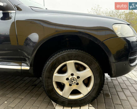 Черный Фольксваген Туарег, объемом двигателя 2.97 л и пробегом 329 тыс. км за 9500 $, фото 4 на Automoto.ua