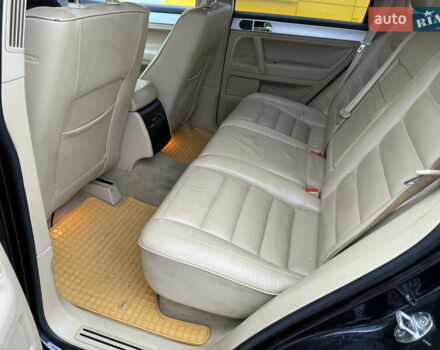 Черный Фольксваген Туарег, объемом двигателя 2.97 л и пробегом 329 тыс. км за 9500 $, фото 22 на Automoto.ua