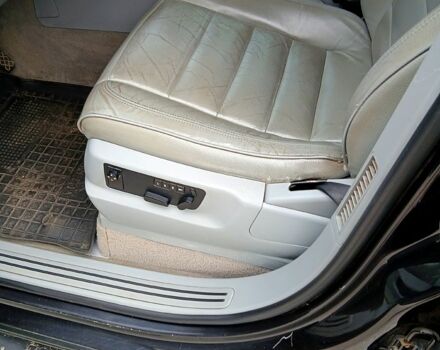 Черный Фольксваген Туарег, объемом двигателя 3.2 л и пробегом 303 тыс. км за 8950 $, фото 10 на Automoto.ua