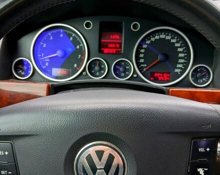 Черный Фольксваген Туарег, объемом двигателя 3.2 л и пробегом 303 тыс. км за 8950 $, фото 6 на Automoto.ua