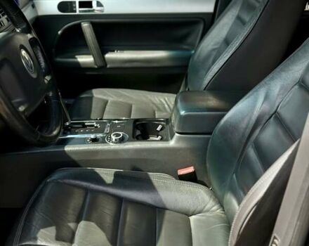 Черный Фольксваген Туарег, объемом двигателя 2.97 л и пробегом 260 тыс. км за 9500 $, фото 7 на Automoto.ua