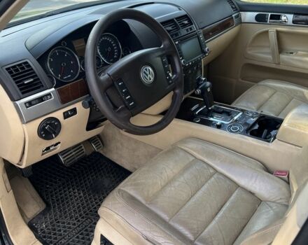 Черный Фольксваген Туарег, объемом двигателя 5 л и пробегом 320 тыс. км за 3600 $, фото 6 на Automoto.ua