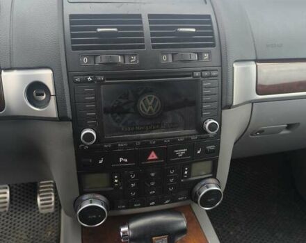 Чорний Фольксваген Туарег, об'ємом двигуна 4.9 л та пробігом 370 тис. км за 8700 $, фото 5 на Automoto.ua