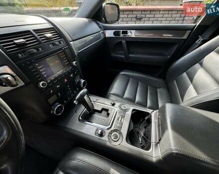 Черный Фольксваген Туарег, объемом двигателя 3 л и пробегом 187 тыс. км за 12000 $, фото 16 на Automoto.ua
