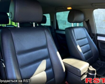 Черный Фольксваген Туарег, объемом двигателя 3 л и пробегом 200 тыс. км за 13000 $, фото 10 на Automoto.ua