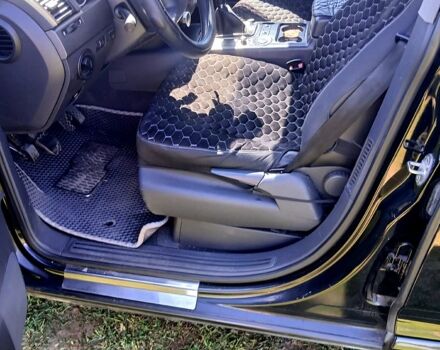 Черный Фольксваген Туарег, объемом двигателя 3.2 л и пробегом 0 тыс. км за 7500 $, фото 6 на Automoto.ua