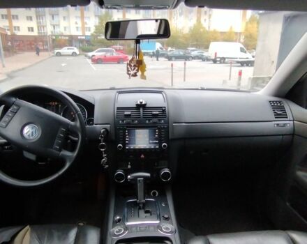 Чорний Фольксваген Туарег, об'ємом двигуна 3 л та пробігом 326 тис. км за 5500 $, фото 4 на Automoto.ua