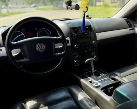 Черный Фольксваген Туарег, объемом двигателя 2.97 л и пробегом 260 тыс. км за 9500 $, фото 2 на Automoto.ua