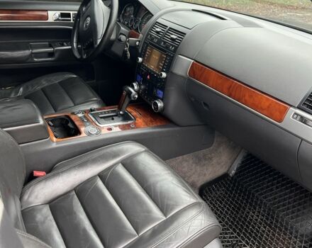 Чорний Фольксваген Туарег, об'ємом двигуна 3 л та пробігом 325 тис. км за 5999 $, фото 8 на Automoto.ua