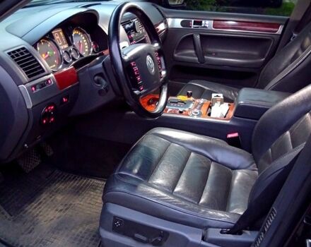 Черный Фольксваген Туарег, объемом двигателя 2.5 л и пробегом 351 тыс. км за 7500 $, фото 3 на Automoto.ua