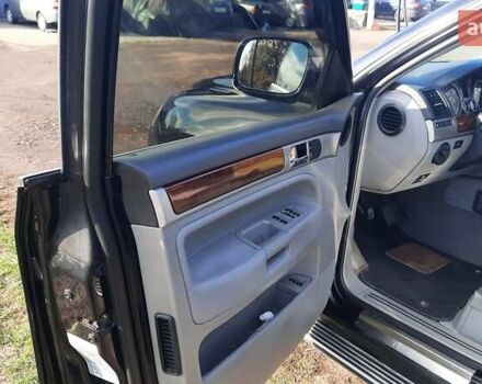 Черный Фольксваген Туарег, объемом двигателя 2.46 л и пробегом 245 тыс. км за 8500 $, фото 9 на Automoto.ua