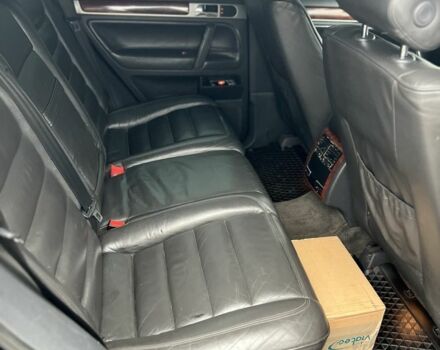 Чорний Фольксваген Туарег, об'ємом двигуна 3 л та пробігом 325 тис. км за 5999 $, фото 11 на Automoto.ua