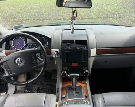 Черный Фольксваген Туарег, объемом двигателя 3.2 л и пробегом 290 тыс. км за 7700 $, фото 6 на Automoto.ua