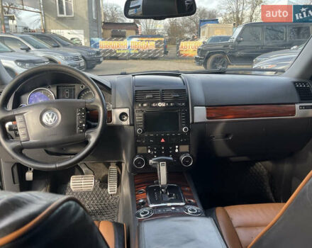 Черный Фольксваген Туарег, объемом двигателя 4.92 л и пробегом 350 тыс. км за 6500 $, фото 9 на Automoto.ua