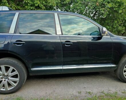 Черный Фольксваген Туарег, объемом двигателя 2.5 л и пробегом 332 тыс. км за 9500 $, фото 2 на Automoto.ua