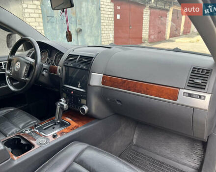 Чорний Фольксваген Туарег, об'ємом двигуна 3 л та пробігом 230 тис. км за 14000 $, фото 33 на Automoto.ua