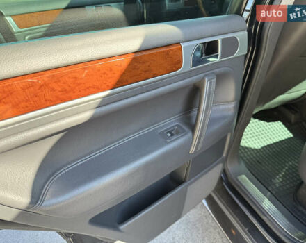 Черный Фольксваген Туарег, объемом двигателя 3 л и пробегом 340 тыс. км за 7500 $, фото 17 на Automoto.ua