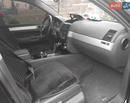 Чорний Фольксваген Туарег, об'ємом двигуна 3 л та пробігом 318 тис. км за 9200 $, фото 14 на Automoto.ua