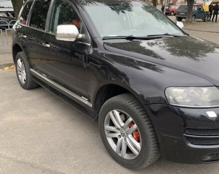 Черный Фольксваген Туарег, объемом двигателя 4.92 л и пробегом 280 тыс. км за 8500 $, фото 1 на Automoto.ua