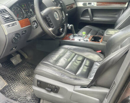 Черный Фольксваген Туарег, объемом двигателя 2.46 л и пробегом 330 тыс. км за 10500 $, фото 9 на Automoto.ua