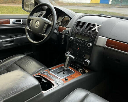 Черный Фольксваген Туарег, объемом двигателя 2.97 л и пробегом 301 тыс. км за 8950 $, фото 10 на Automoto.ua