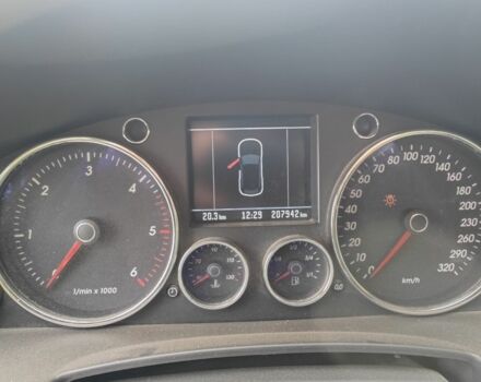 Черный Фольксваген Туарег, объемом двигателя 5 л и пробегом 207 тыс. км за 5500 $, фото 7 на Automoto.ua