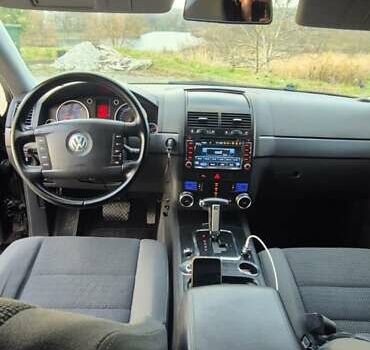 Черный Фольксваген Туарег, объемом двигателя 2.97 л и пробегом 343 тыс. км за 10000 $, фото 9 на Automoto.ua